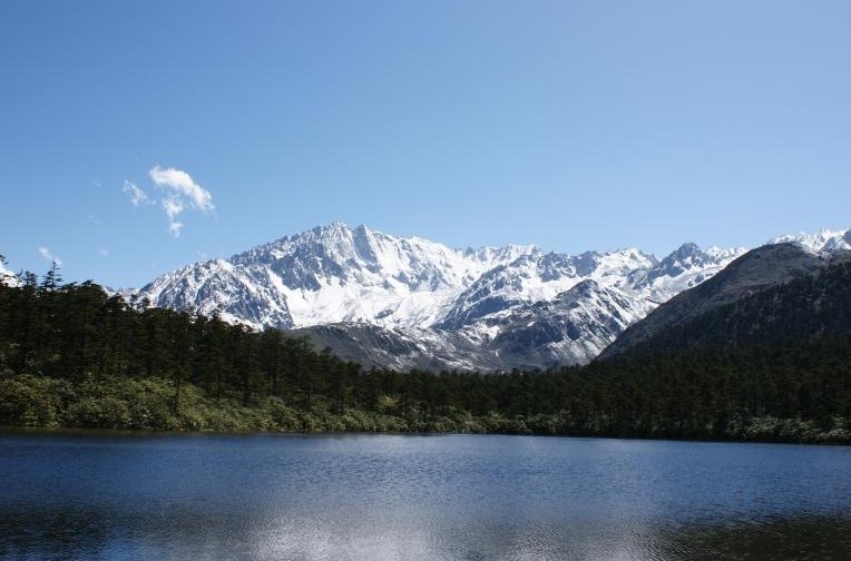 豆瓣3.8史诗烂片《凶间雪山》(The Demon in the Mountain)原声...